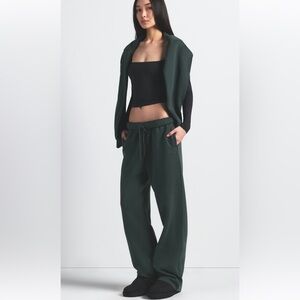 NEW SKIMS COTTON FLEECE CLASSIC STRAIGHT LEG PANT IN SPRUCE SZ MEDIUM